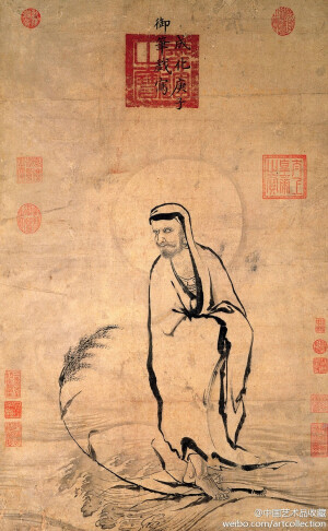 【 明 朱见深 《达摩图》 】轴，水墨纸本，76.8×47.4cm，1480年作，北京故宫藏。 达摩深目大鼻，五官深邃，蓄满髭须，身着披头连身大袍，后有圆形头光。他足踏苇杆，乘风破浪。画中用笔迅捷，逸笔草草。足下波浪汹涌，与达摩的衣裾飞动相呼应，展现超凡的神通力，将一苇渡江的速度感尽表无遗。