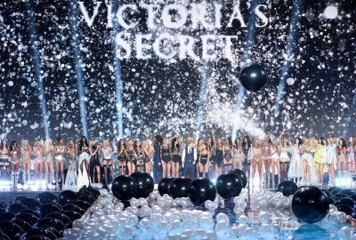 #维多利亚的秘密2014#Victoria’s Secret Fashion Show 2014—谢幕