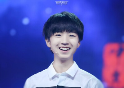 #王俊凯# #TFBOYS王俊凯# 你永远是我们心中戴着尖顶帽子的小彼得潘，眼睛里装着永无岛上最澄澈的海水和星光。