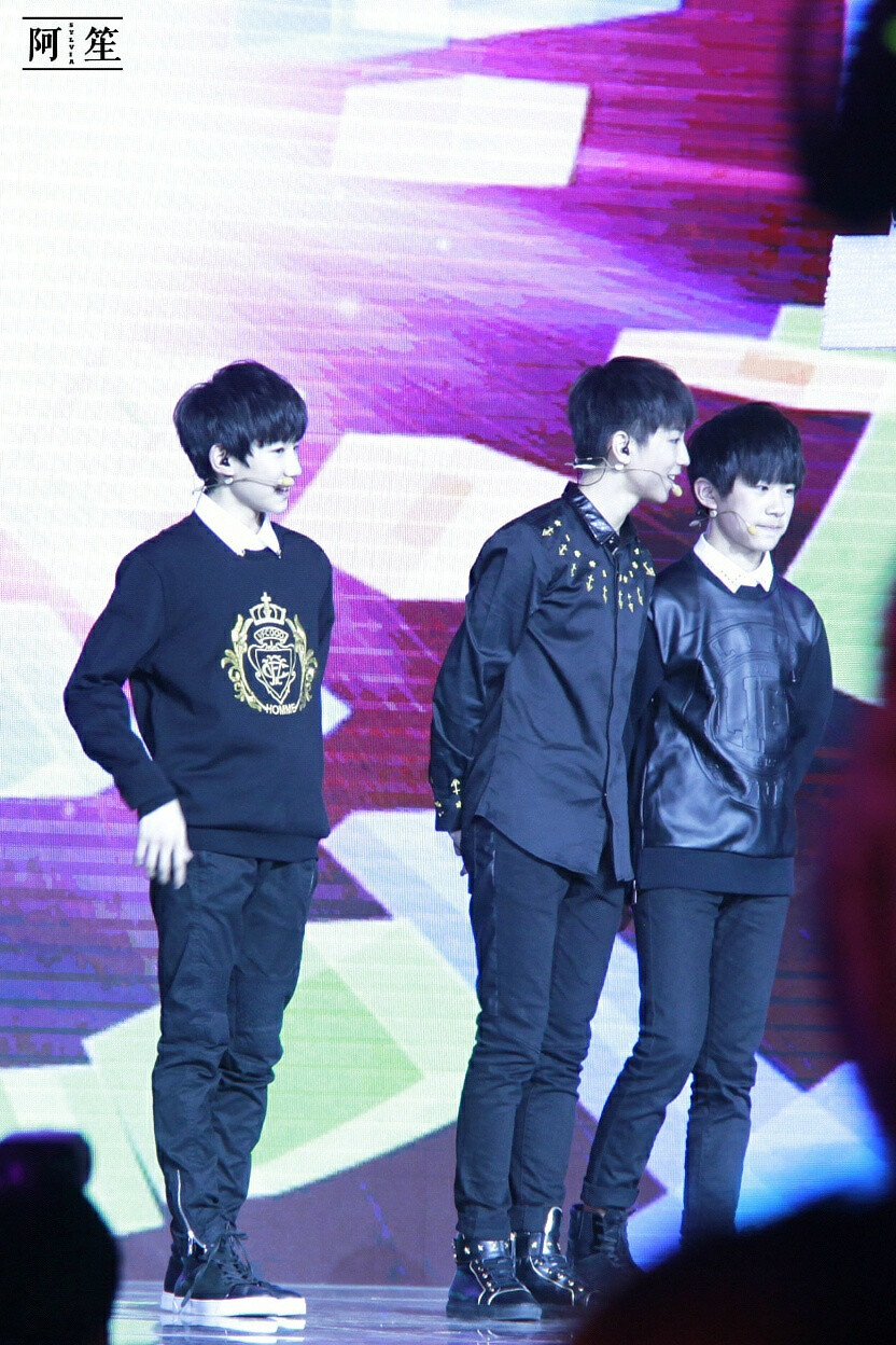 TFBOYS cr:logo