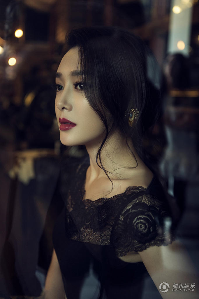 秦岚杂志大片曝光变身复古名媛高贵妩媚