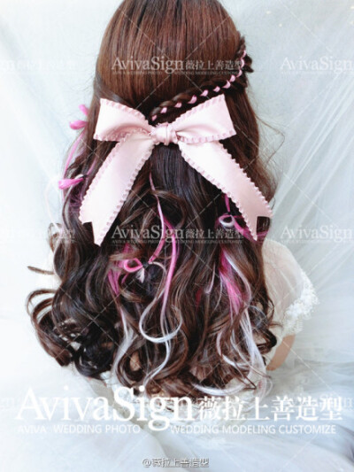 #上善客片集# @AvivaSign上善造型叶子 【清新新娘造型】自然垂下的长卷发造型，柔美动人，打造出灵巧可爱的新娘。