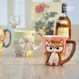 美国 Certified International品牌系列 手绘浮雕3D立体效果猫头鹰 大象 公鸡马克杯 。优质陶瓷制成，多种手绘着色设计；质地细腻，欧美高档陶瓷，特色 创意礼物首选！个性收藏版。