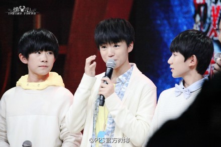 #PPS综艺播报#【TFBOYS参与录制《天天向上》 12月26日晚播出】昨天（12月11日），@TFBOYS组合 王俊凯、王源、易烊千玺以优秀青少年代表的身份参与录制了湖南卫视《天天向上》节目。现场气氛火爆，据悉，本期节目将于12月26日晚20:10首播，爱奇艺PPS全网独播！ 你们会看嘛？（图转，出处见logo）