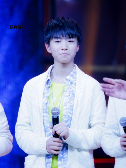 #王俊凯# 141211天天向上录制 @TFBOYS-王俊凯 I need u like I need the air to breathe.@CANDYROMANCE092