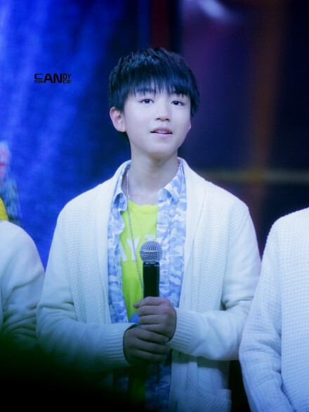 #王俊凯# 141211天天向上录制 @TFBOYS-王俊凯 I need u like I need the air to breathe.@CANDYROMANCE092