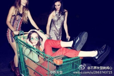 准备好了吗，解开你的长发，换下你的职业装，和闺蜜一起出街吧~
