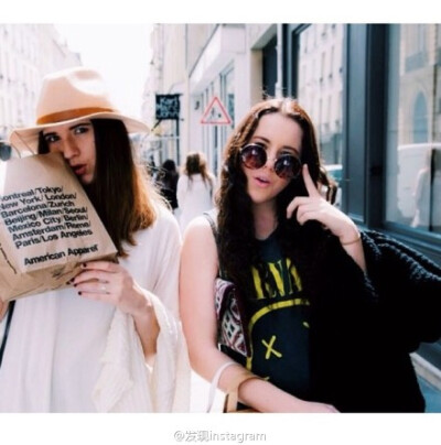 闺蜜：就是那种今天吵，明天笑，近了烦，远了想。