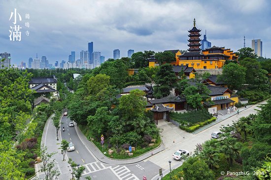 【24节气】小满 鸡鸣寺 五月时分，已近初夏，此时的南京，已经进入了满城绿意的季节。