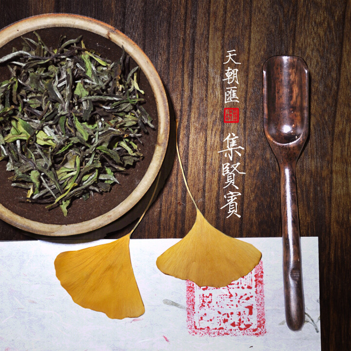 白牡丹 白茶 茶饼 古风 诗词 聚贤宾 摄影 【一泡好茶，一份闲情。好图好文，你我共享。 天朝汇下午茶时间，与您一起说说在路上的那些事情。 扎西德勒，卡瓦博格。 我知道，远方的雪山，在等待着……】