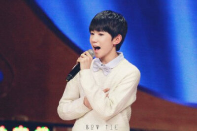 #TFBOYS王源# 天生歌者小手指啊指~@TFBOYS-王源