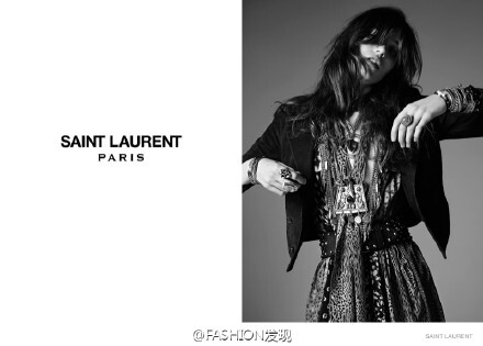 #FD Lookbook# SAINT LAURENT Spring 2015 明年70年代风潮真要大热一把 前段时间刚处于AMA风口浪尖的圣罗兰也不甘落后 波西米亚风的蕾丝与皮草等让人眼花缭乱的元素 无一不让人想起放浪不羁的嬉皮士 “时尚不需过多解释”