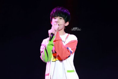 #TFBOYS易烊千玺# 141217 无剧透高清6p @TFBOYS-易烊千玺 任风吹干流过的泪和汗，总有一天我有属于我的天。 #初见千凯源，倾心复十年#