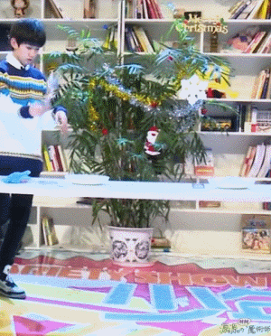 #心有林夕吾梦王源# #TFBOYS王源# 干嘛呢这是干嘛呢！！！这算什么！！！哈哈哈哈哈哈哈