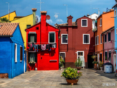 意大利Burano，一座彩色的小島。