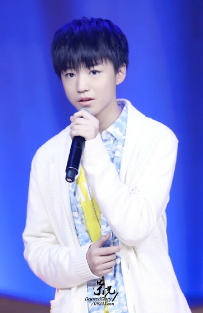 @TFBOYS-王俊凯 低吟幽浅唱，余音还绕梁，霜下君不望，犹醉梦里乡。 .