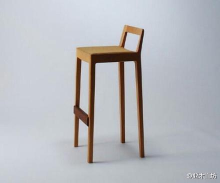 Miyazaki Chair Factory是一家1969年在日本德岛县鸣门市创立的专业椅子制造工房，主要以日本木材质为主料。宫崎椅子从创立起一直坚持采用传统手工打造，精雕细琢，慢工细活中匠造出来的椅子，独具日本和风慢设计的简约风格，低调中奢华昭彰，真切中诚恳细腻。