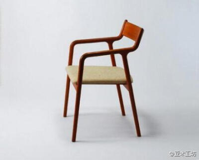 Miyazaki Chair Factory是一家1969年在日本德岛县鸣门市创立的专业椅子制造工房，主要以日本木材质为主料。宫崎椅子从创立起一直坚持采用传统手工打造，精雕细琢，慢工细活中匠造出来的椅子，独具日本和风慢设计的简…