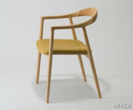 Miyazaki Chair Factory是一家1969年在日本德岛县鸣门市创立的专业椅子制造工房，主要以日本木材质为主料。宫崎椅子从创立起一直坚持采用传统手工打造，精雕细琢，慢工细活中匠造出来的椅子，独具日本和风慢设计的简约风格，低调中奢华昭彰，真切中诚恳细腻。