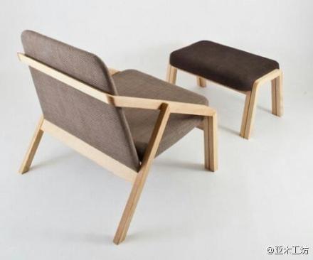 Miyazaki Chair Factory是一家1969年在日本德岛县鸣门市创立的专业椅子制造工房，主要以日本木材质为主料。宫崎椅子从创立起一直坚持采用传统手工打造，精雕细琢，慢工细活中匠造出来的椅子，独具日本和风慢设计的简约风格，低调中奢华昭彰，真切中诚恳细腻。