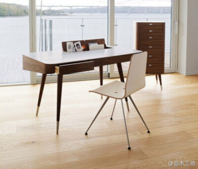 简洁漂亮的桌子，来自 Danish Retro