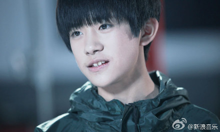 #小浪首发# @TFBOYS组合 《信仰之名》MV第三版预告曝光！@TFBOYS-易烊千玺 扮演的赛车手明朗而富有热情，拥有着少年朝气蓬勃的笑容和兄弟间美好的情谊易烊千玺版预告→|视频：TFBOYS《信仰之名》MV易烊千玺预告 全文→http://t.cn/RzFC3wN