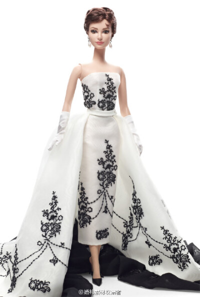 身着高定礼服婚纱的芭比们 更多灵感请点：|身着高定礼服婚纱的芭比们（二） by 婚礼素材收集者