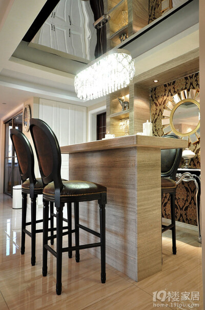 【{“嘟妈肥爸”的低调奢华品质小窝}】面积:139 套内114 费用:半包10W 总50W+ 设计:夏伟 ®吧台