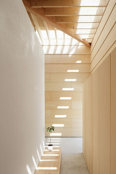 Light Walls House by mA-style architects