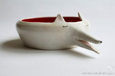 *** Adorable Animal Handmade Ceramics by Clay Opera : Warsaw, Poland-based artist Marta Turowska creates these whimsical bowls and plates that feature our favorite animals like cats, hedgehogs and wha…