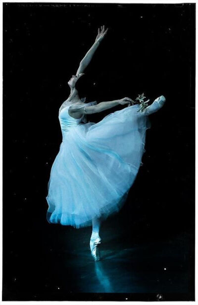 Diana Vishneva in ‘Giselle’, Mariinsky Theatre. Photo copyright Alex Gouliaev.