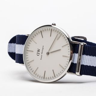 Classic Glasgow Watch by Daniel Wellington - $200的图片