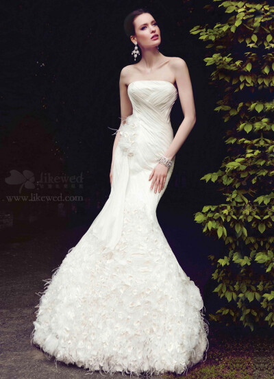 Yumi Katsura Wedding Dresses With Luxurious Swarovski Crystals 2013