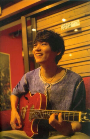 古川雄辉，1987年出生于东京，7岁时和家人搬到加拿大多伦多，16岁前往美国入读庆应义塾纽约学院，19岁回到日本考入庆应义塾大学理工学部。2013年主演电视剧《一吻定情》，2014年9月，参演电视剧《一吻定情2》。百度贴吧古川雄辉吧