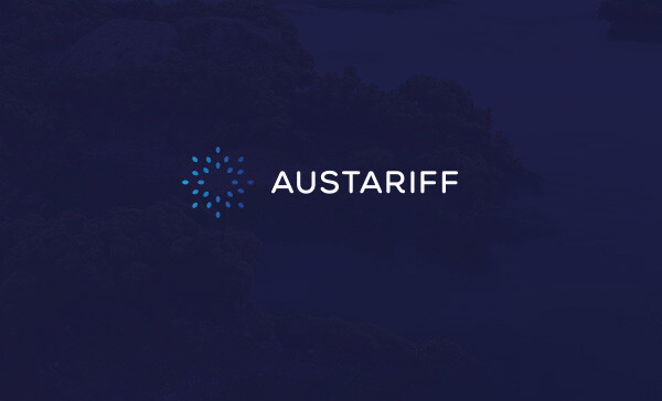 Austariff的LOGO，这是一家澳大利亚的太阳能能源企业，LOGO令人想起太阳，同时也结合了叶子形状（体现可再生能源产业）。在他们的品牌宣传材料中，用了一种很有趣的方式来运用这个图形。