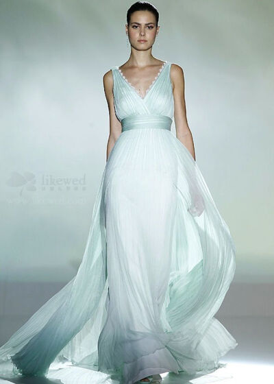 Exquisite Wedding Gowns by Rosa Clara