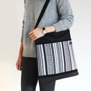 韩国 ithinso 拼色邮差单肩包 POSTER SHOULDER BAG_Layer 黑色