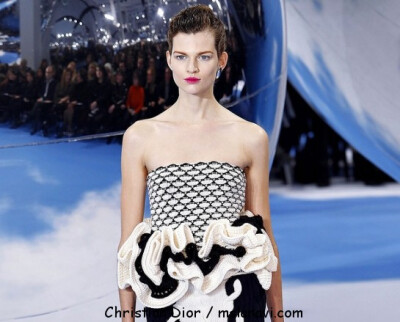 Christina Dior 斯汀·迪奥 的时尚T台毛线裙秀