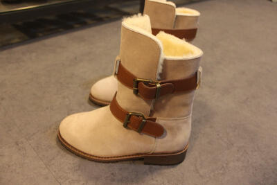 香港高品质 皮毛一体雪地冬季保暖靴子棉鞋女款马丁羊毛靴