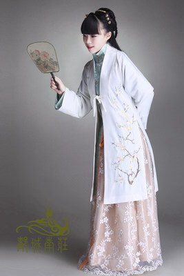 定制    传统汉服明制绣梅花白色褙子双层挂里可配竖领袄裙交领襦裙-庄卿
