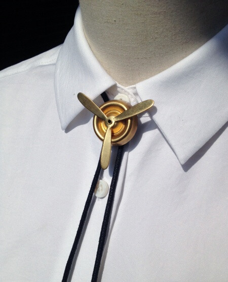 Optional title displayMoonlighting Vintage 复古机头螺旋桨 bolo tie（两色可选）