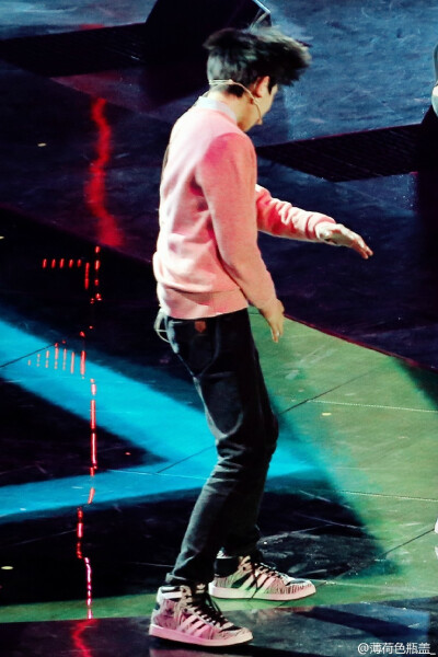 王源 甩头发\(&amp;gt; 0 &amp;lt;)/