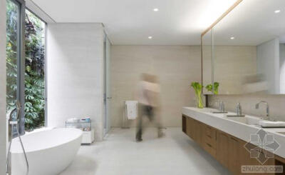 【{巴西Jaragua的住宅}】设计师：Fernanda Marques 位置：圣保罗 图片来源：Fernando Guerra | FG+SG ®室内浴室实景