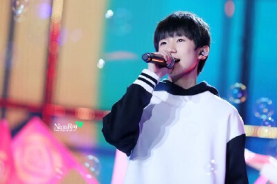 美丽的泡沫/虽然一刹花火/我们的承诺/并不会脆弱 @TFBOYS-王源