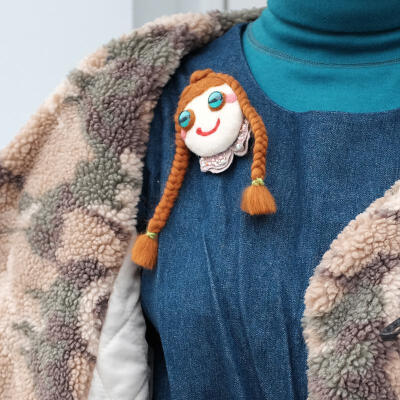 麓上 限量发售插画师合作款羊毛毡娃娃头扣针特