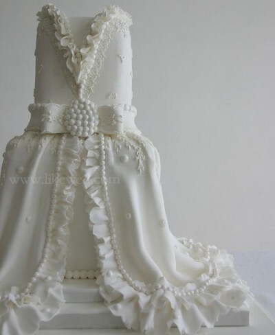 精美的白色婚礼蛋糕