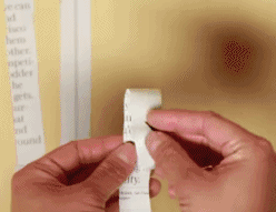 【礼物包装上的小花教程】这只是示范，包礼物时用美美的彩带代替就OK啦！