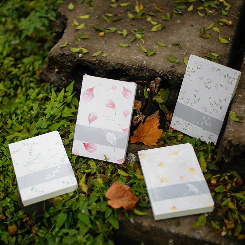 包邮 2015瑞光原创记事本 插画素描手账本笔记本文具 白果叶秋天 文艺清新插画本，空白书页，随性书写；精品纸张，锁线装订，牢固可靠；春夏秋冬，虽只是一片叶子，却沉淀了整个季节的色彩，这些色彩，为你准备，留住时间留住美。