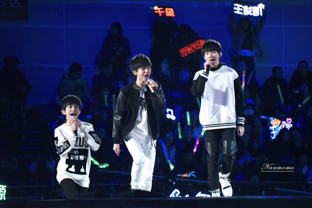 TFBOYS2015江苏卫视演唱会