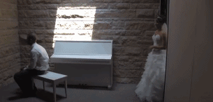 The First Look, 婚礼当天，新郎第一次见到盛装打扮的新娘时的表情变化